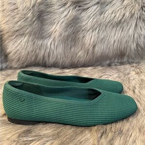 Vivaia Green Women's Flats Size 39.5